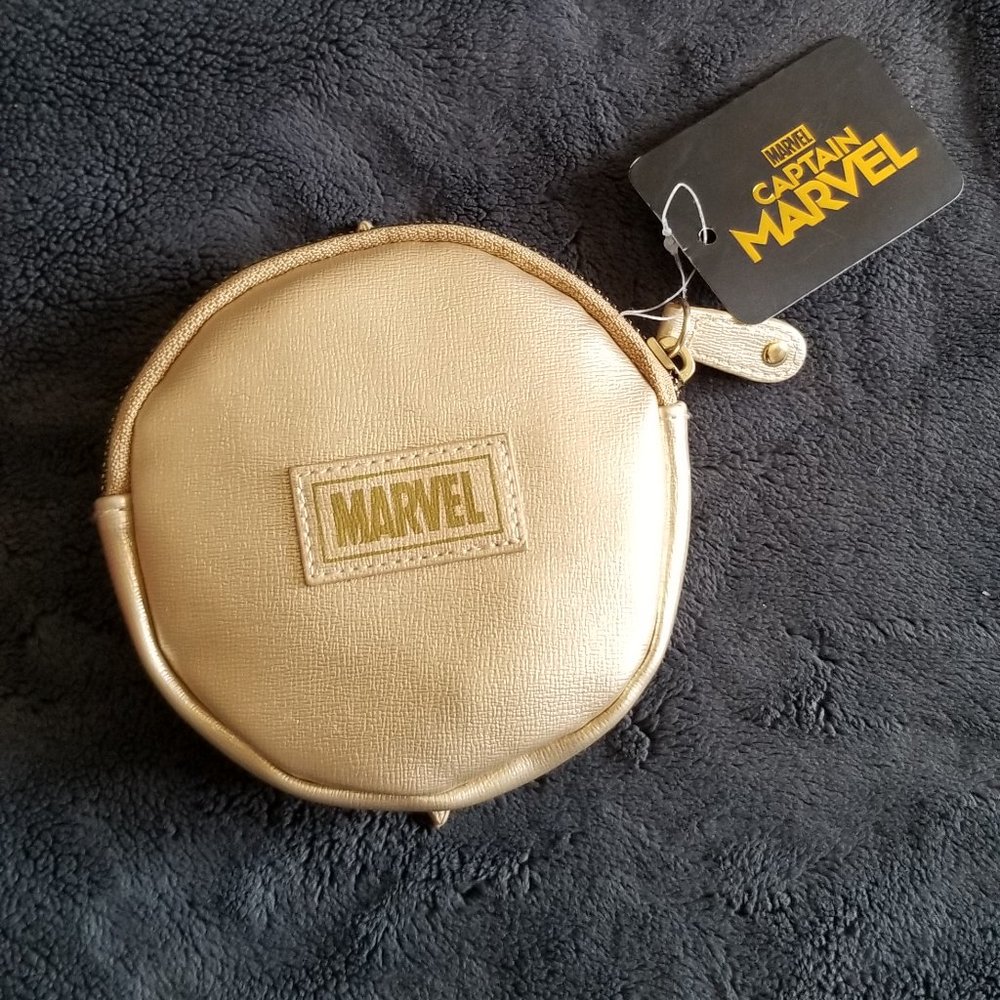 Large Gold Captain Marvel Coin Purse - Picture 3 of 5